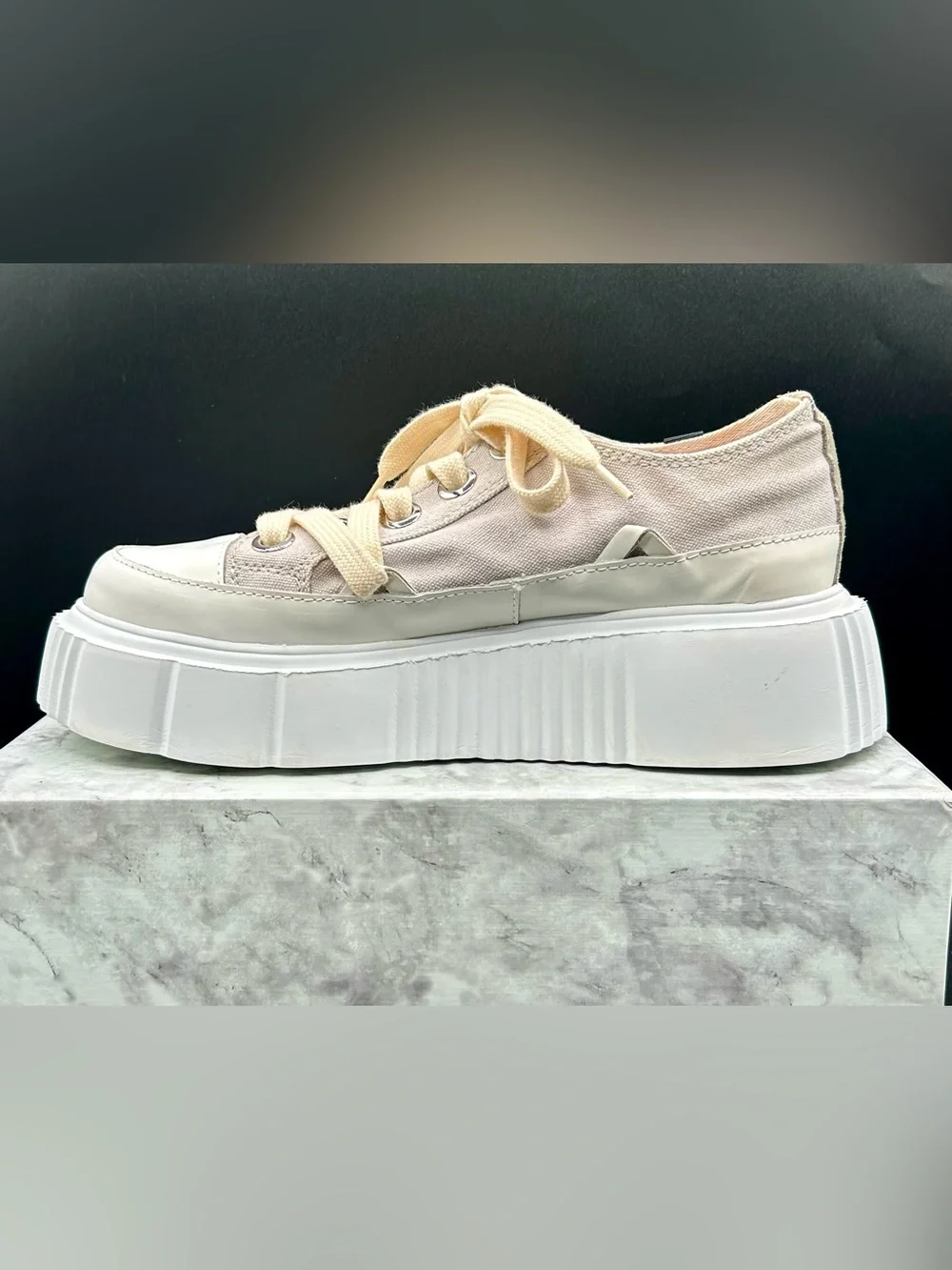 SNEAKERS Canvas and Platform Sole. EU size 39